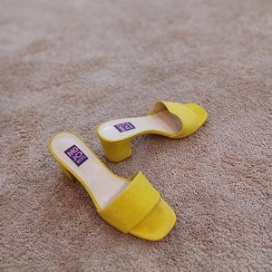 MOJO MOXY Yellow Suede Sandals Size 8.5M